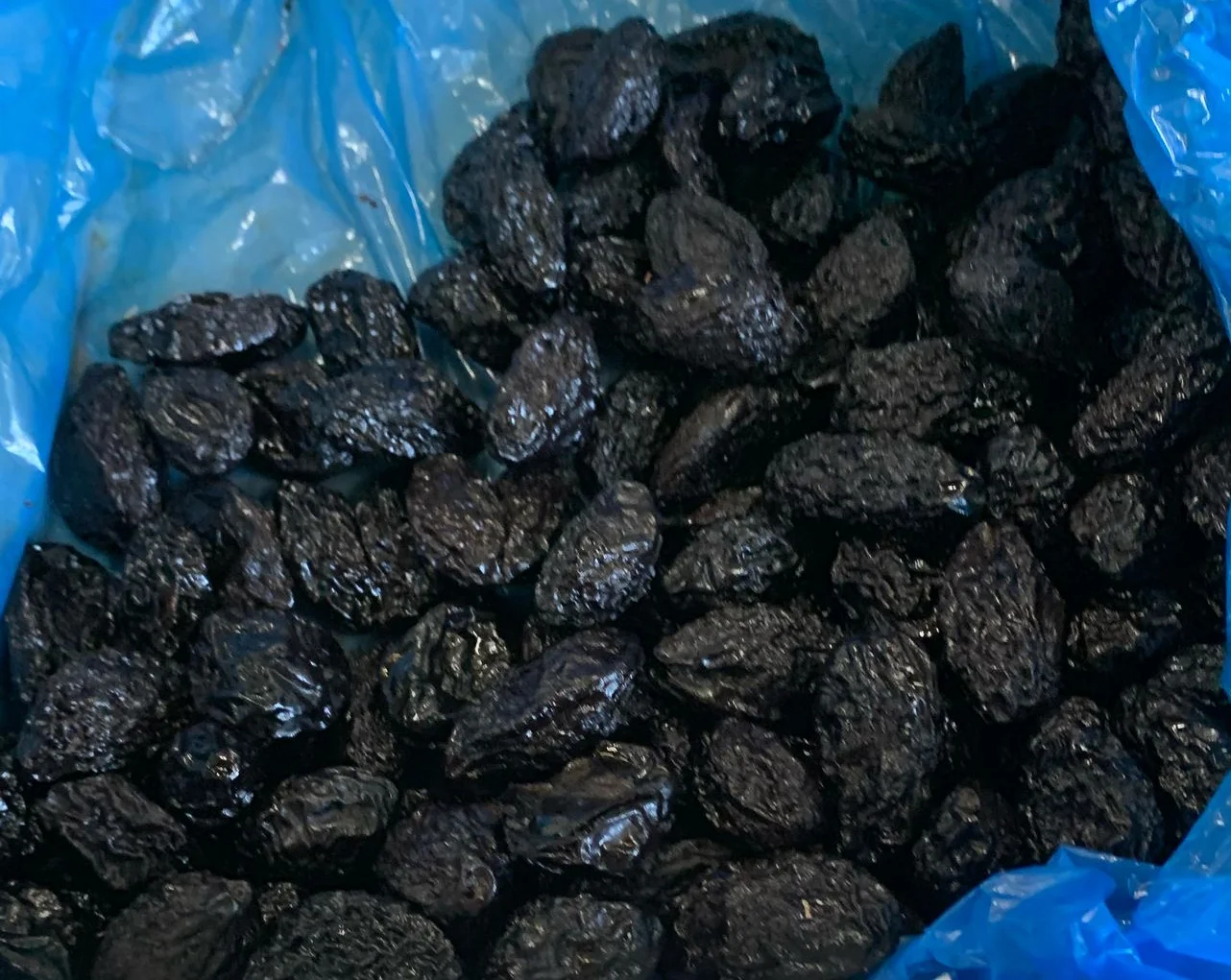 Prune uscate cu sâmburi